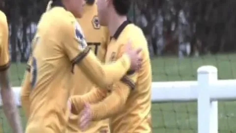 快船险胜魔术，哈登三双神勇，小卡与祖巴茨表现抢眼